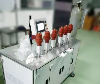 How to use a helium mass spectrometer leak detector to detect fuse tube leaks?